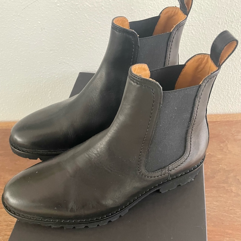 Hockerty Woman’s leather slip-on ankle boots/size 38/new condition with box